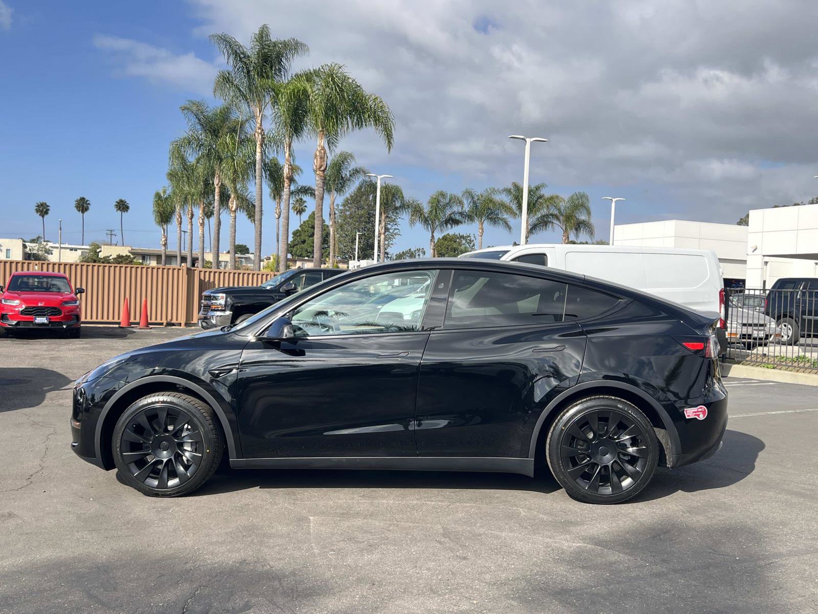 Used 2024 Tesla Model Y Long Range with VIN 7SAYGDED3RF015255 for sale in Kansas City