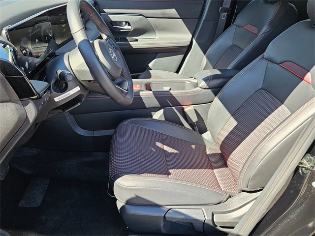 2025 Nissan Kicks SR photo 12