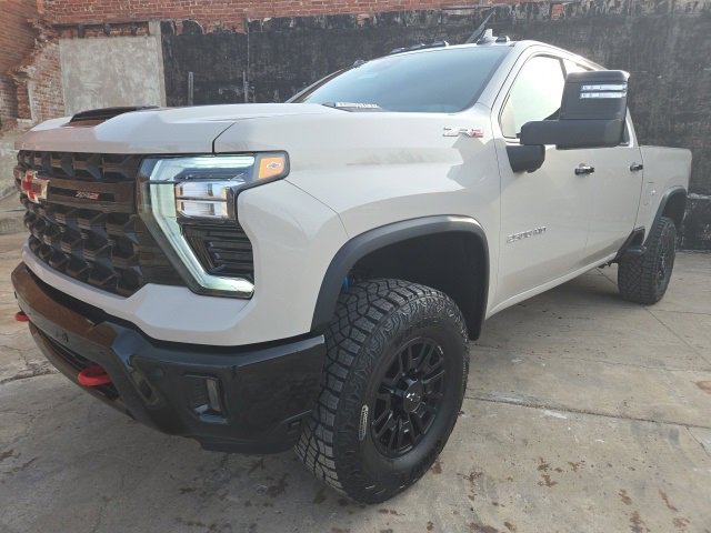 2026 Chevrolet Silverado 2500HD ZR2's photo