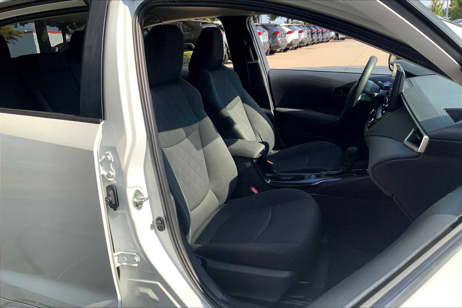 2022 Toyota Corolla LE photo 8