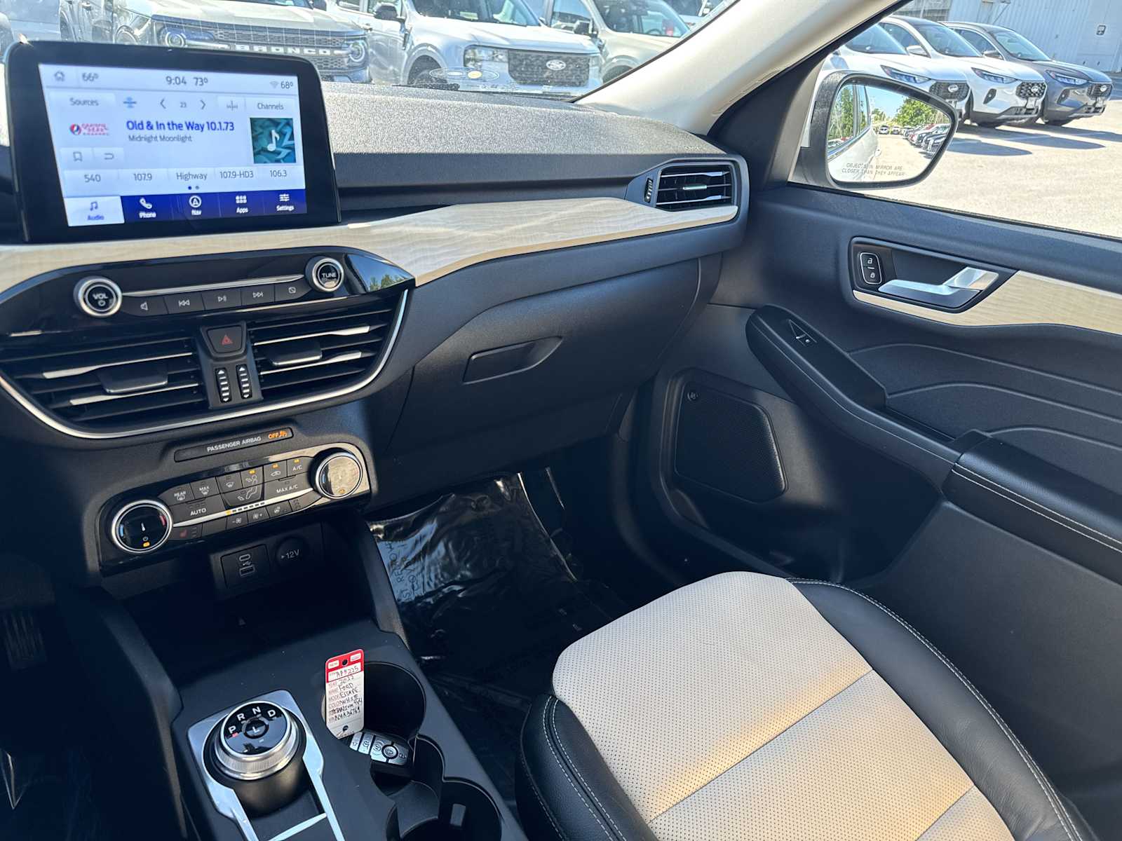 2022 Ford Escape Titanium photo 24