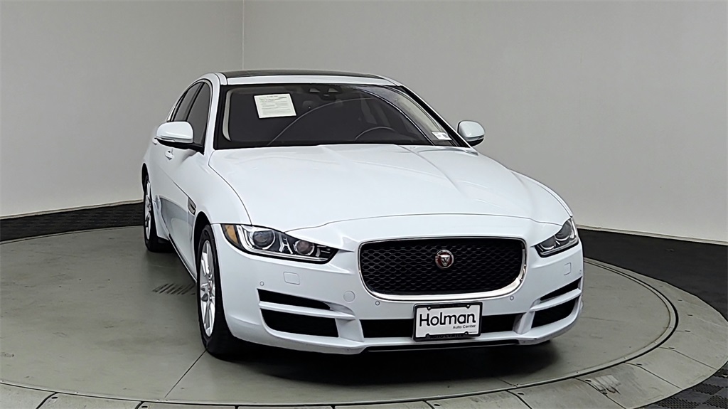 2017 Jaguar XE Premium photo 2