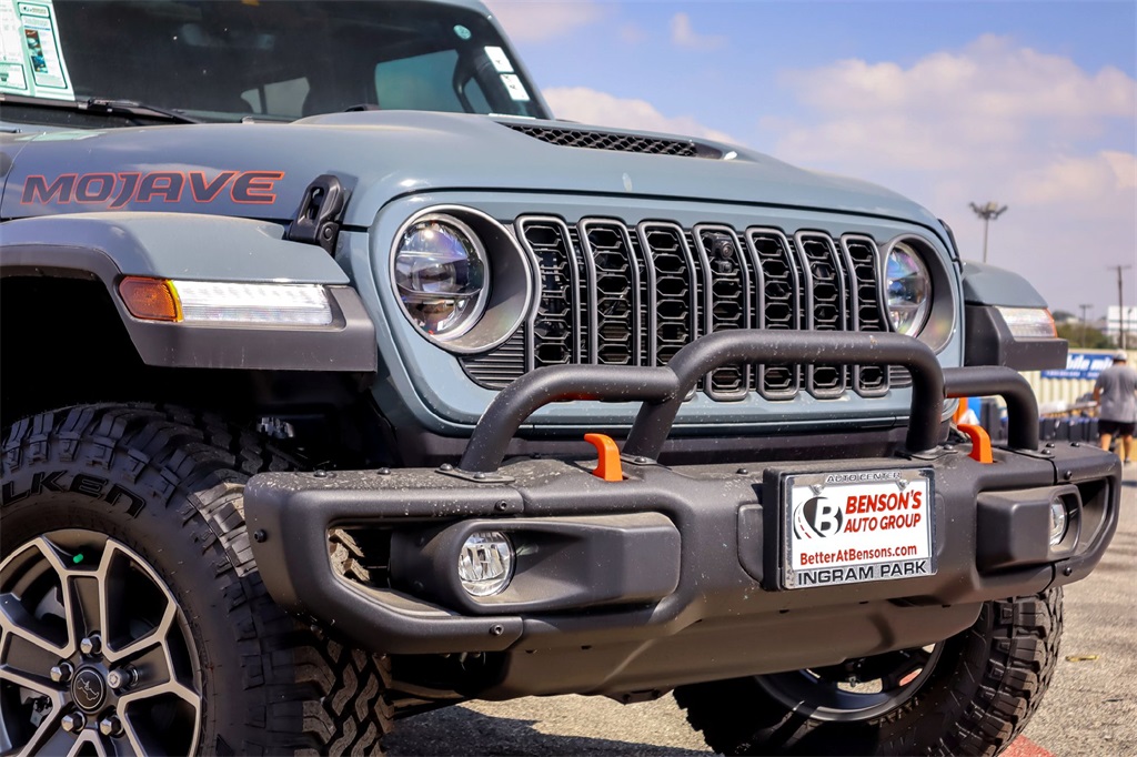 2025 Jeep Gladiator Mojave photo 3
