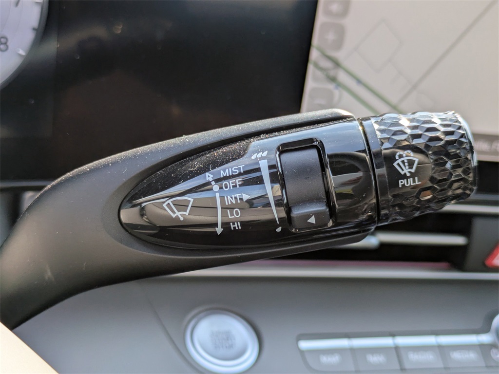 2024 Hyundai Elantra SEL Convenience photo 25