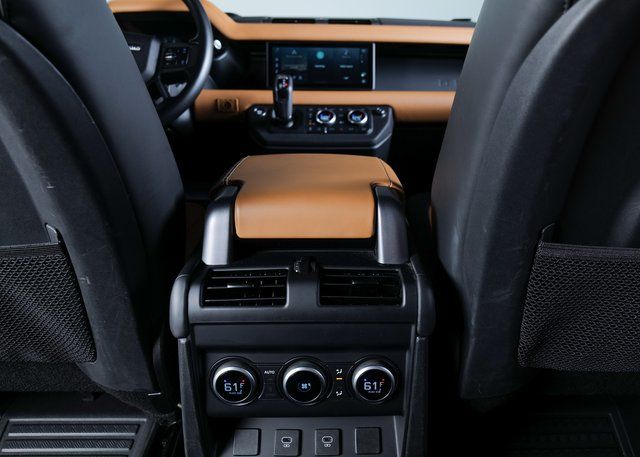 2023 Land Rover Defender 110 X-Dynamic SE photo 11