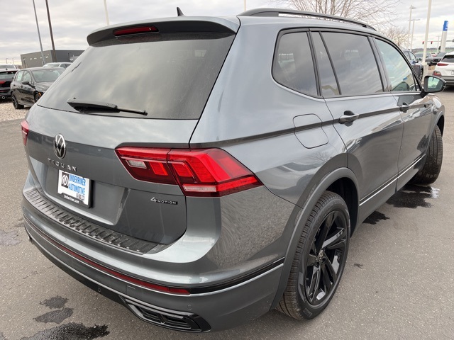 2024 Volkswagen Tiguan SE R-Line Black photo 5