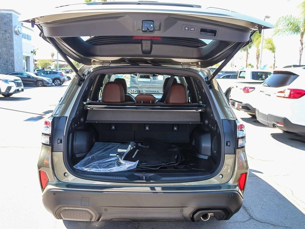 2025 Subaru Forester Touring photo 25