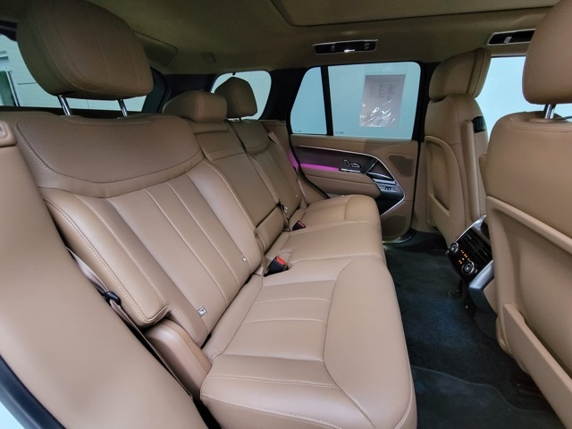 2025 Land Rover Range Rover SE photo 16