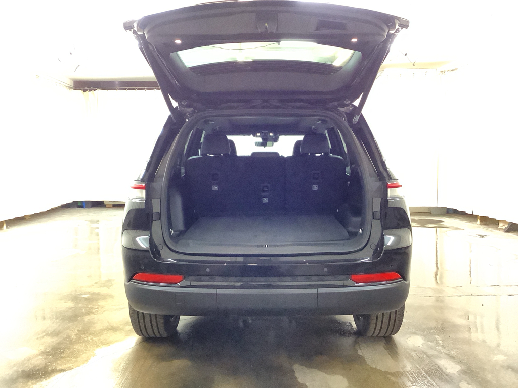 2025 Jeep Grand Cherokee Limited photo 8
