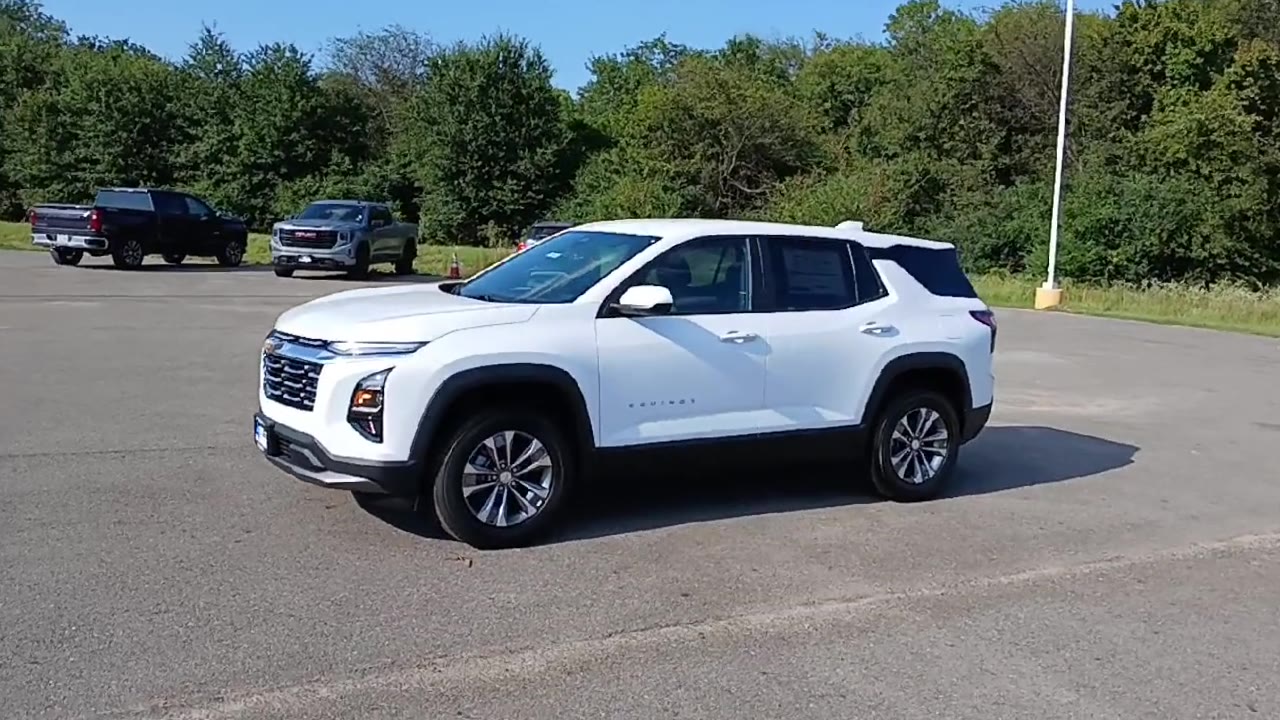 2026 Chevrolet Equinox LT photo 4