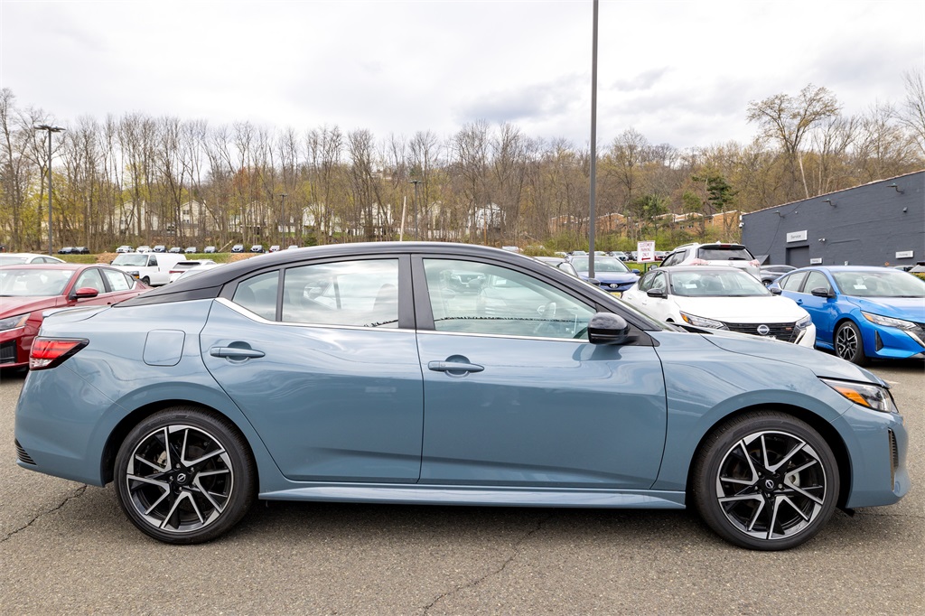 2024 Nissan Sentra SR photo 4