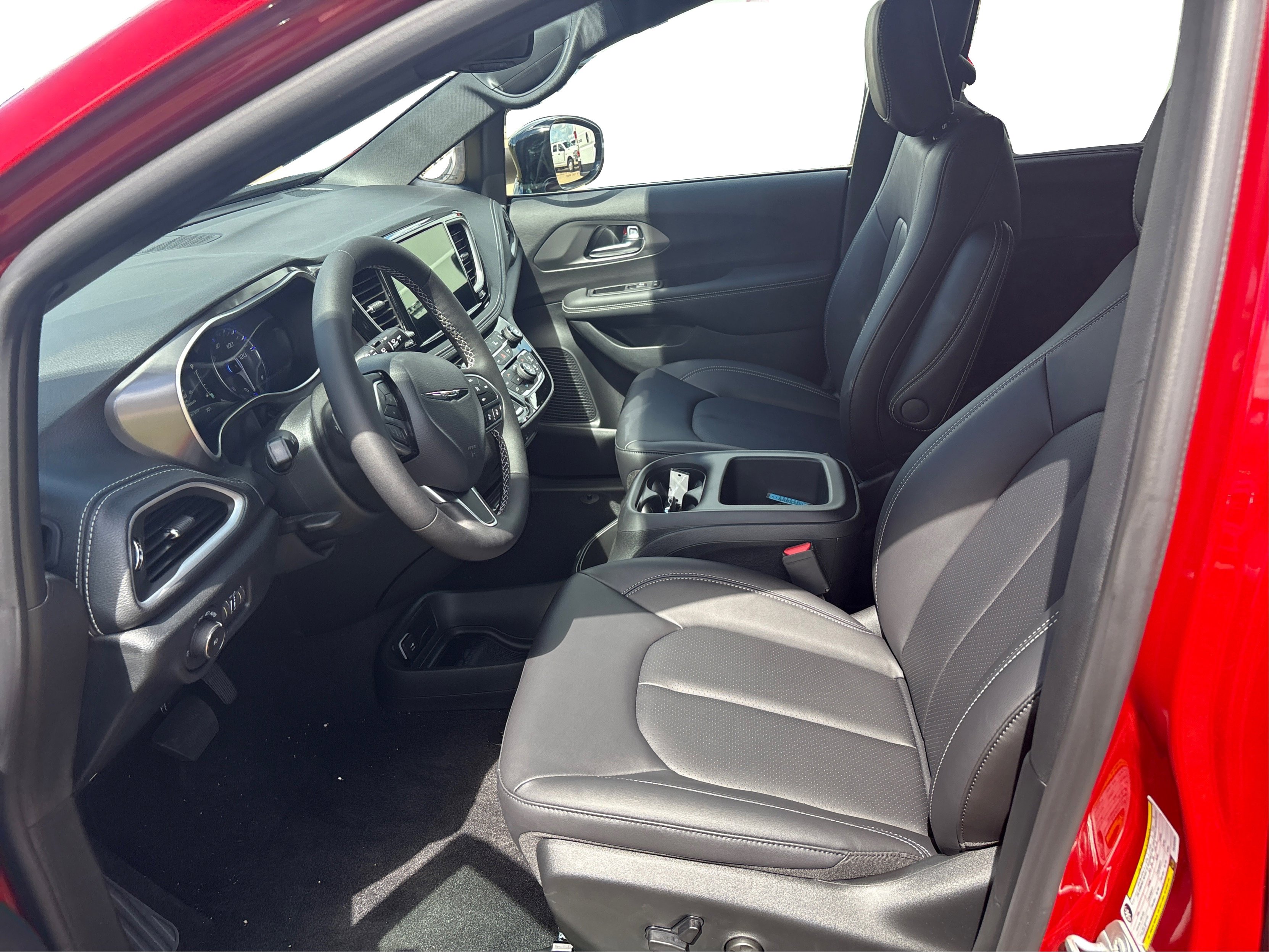 2026 Chrysler Pacifica photo 8