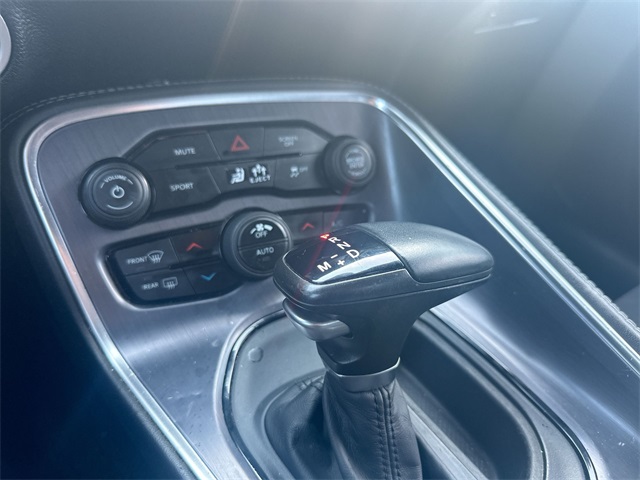 2017 Dodge Challenger SXT photo 18