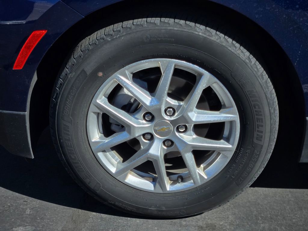 2022 Chevrolet Equinox LS photo 3