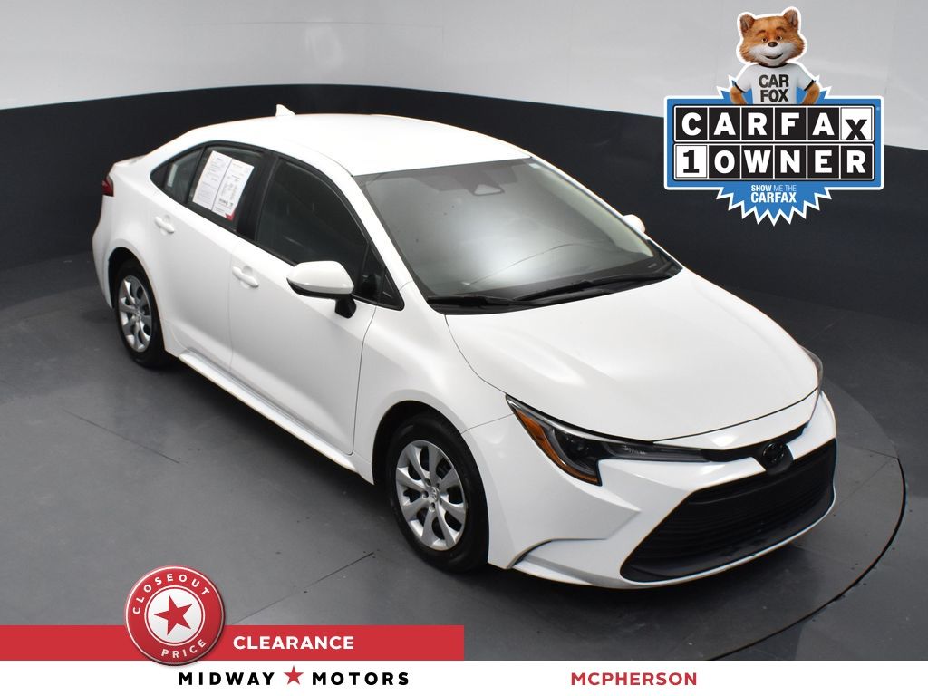 2024 Toyota Corolla LE's photo