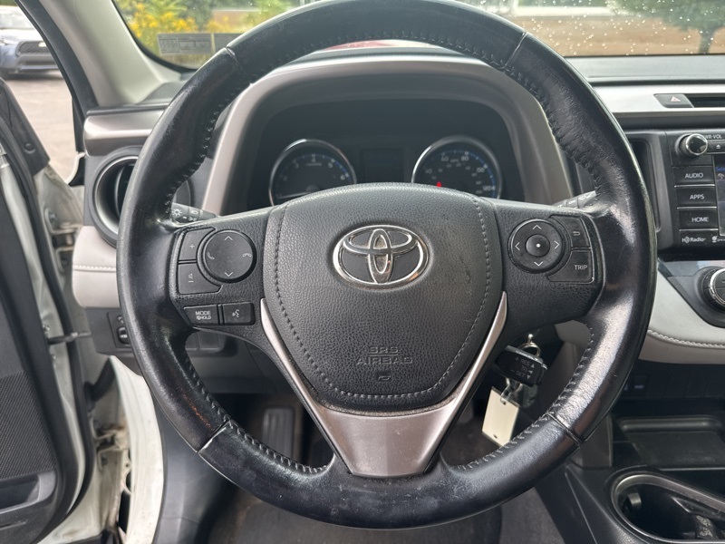 2016 Toyota RAV4 XLE photo 7