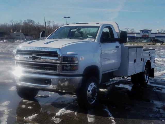 2024 Chevrolet Silverado 4500 Medium Duty Chassis Cab Work Truck's photo