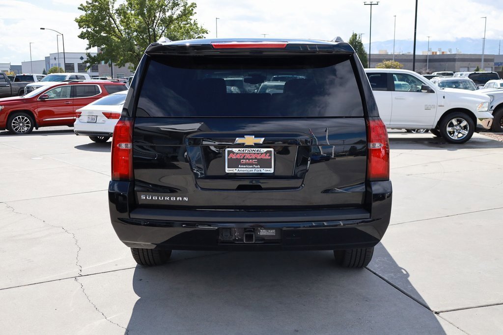 2020 Chevrolet Suburban LT photo 5