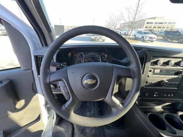 2024 Chevrolet Express Cutaway 3500 photo 28