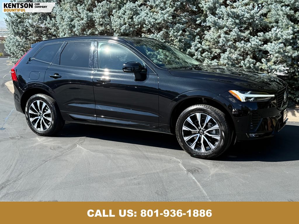 2025 Volvo XC60 B5 Plus photo 11