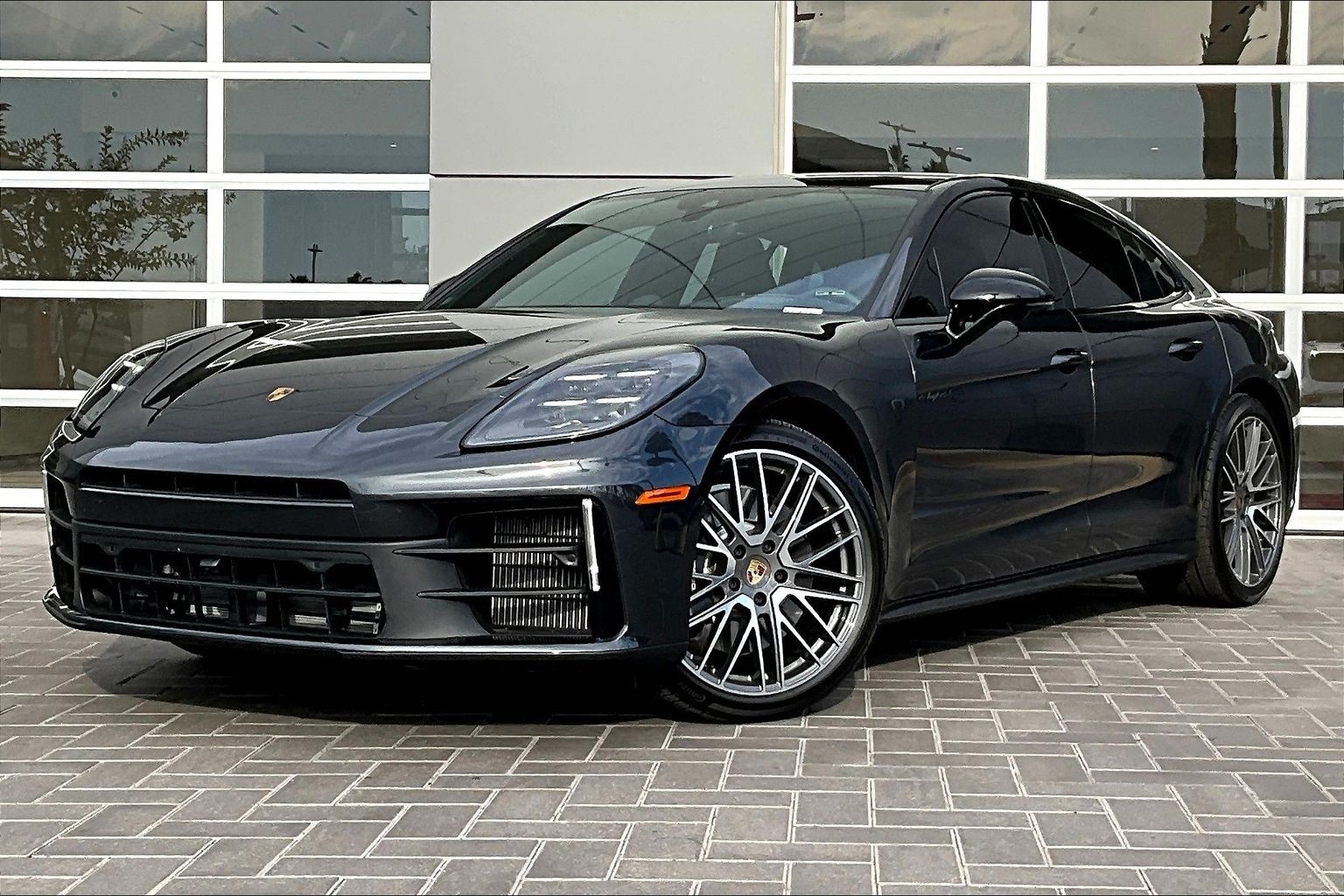 2025 Porsche Panamera 4 E-Hybrid's photo