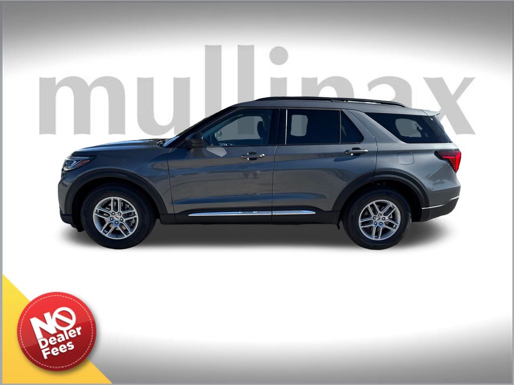 2025 Ford Explorer photo 2