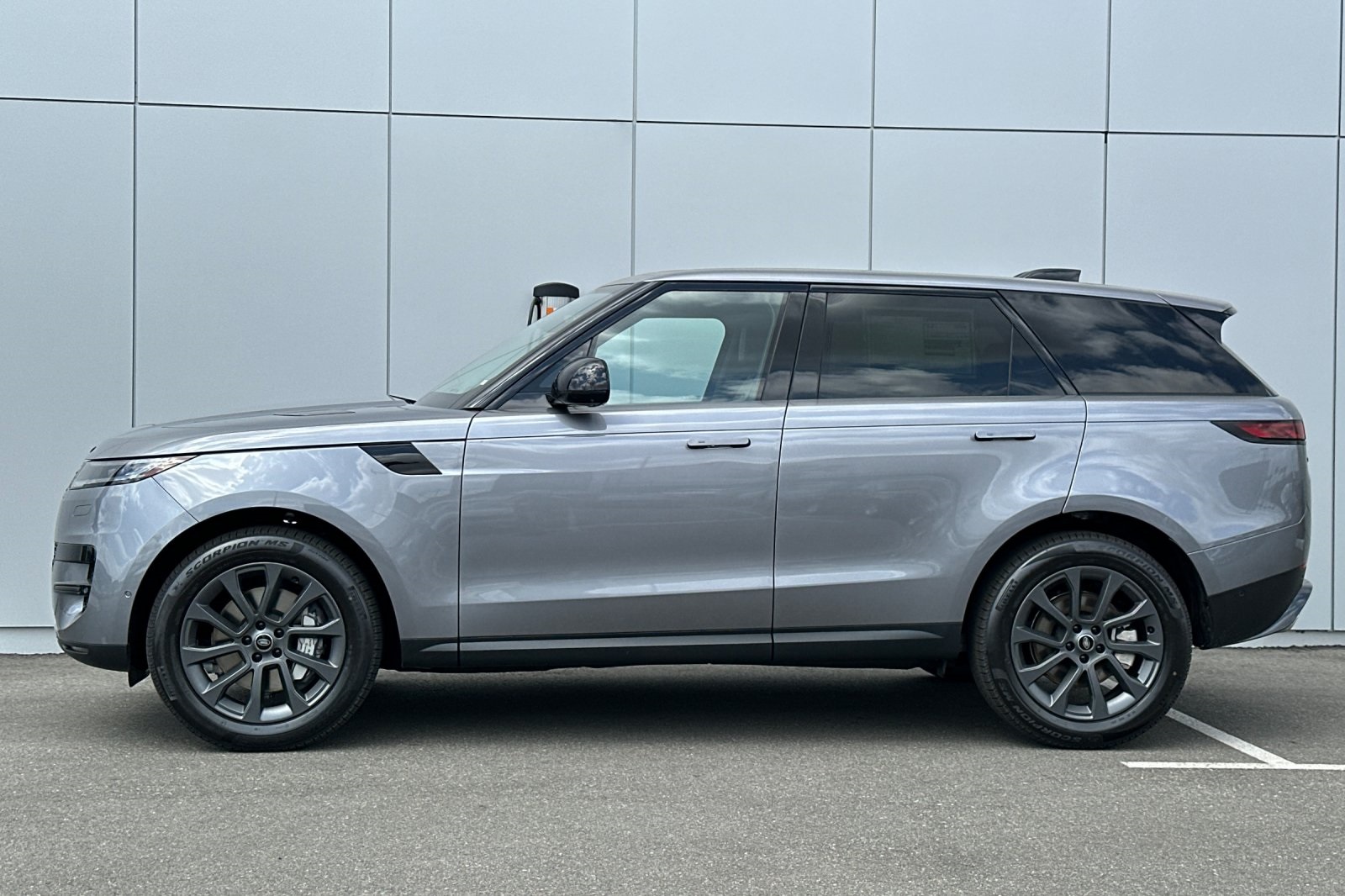 2025 Land Rover Range Rover Sport P360 S photo 2