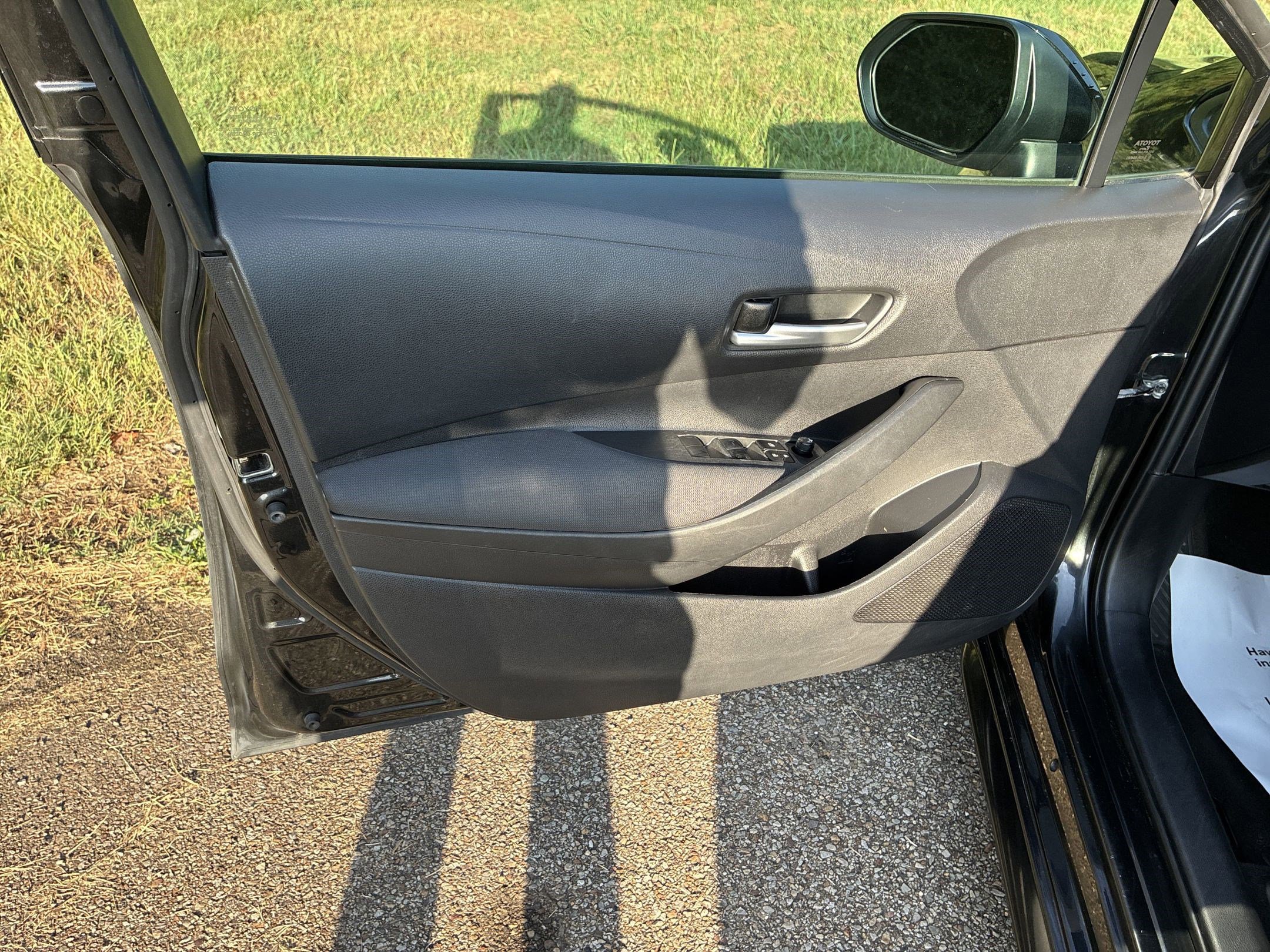 2021 Toyota Corolla LE photo 18
