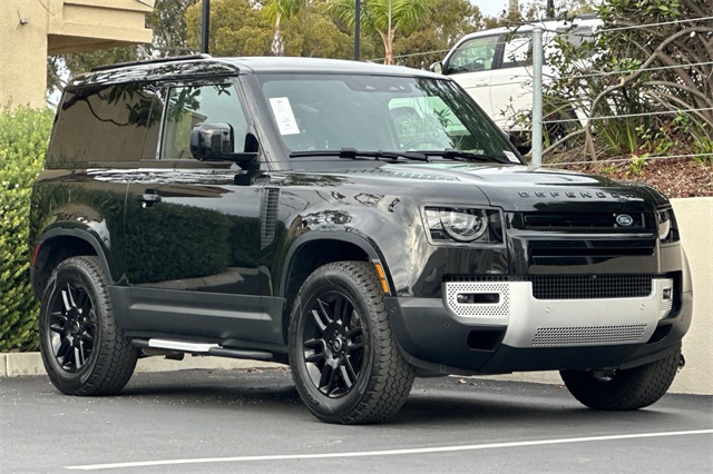 2023 Land Rover Defender 90 S photo 2