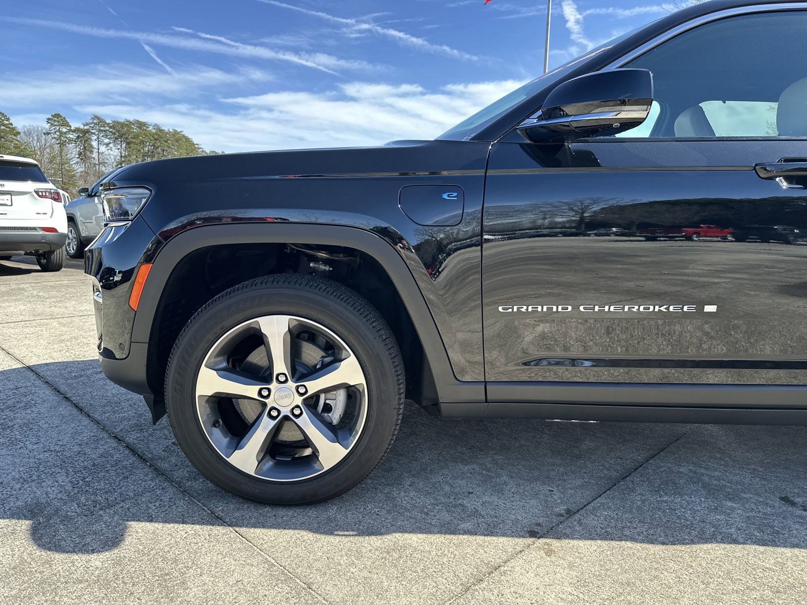2024 Jeep Cherokee photo 9