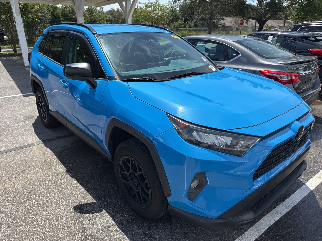 2020 Toyota RAV4 LE photo 3