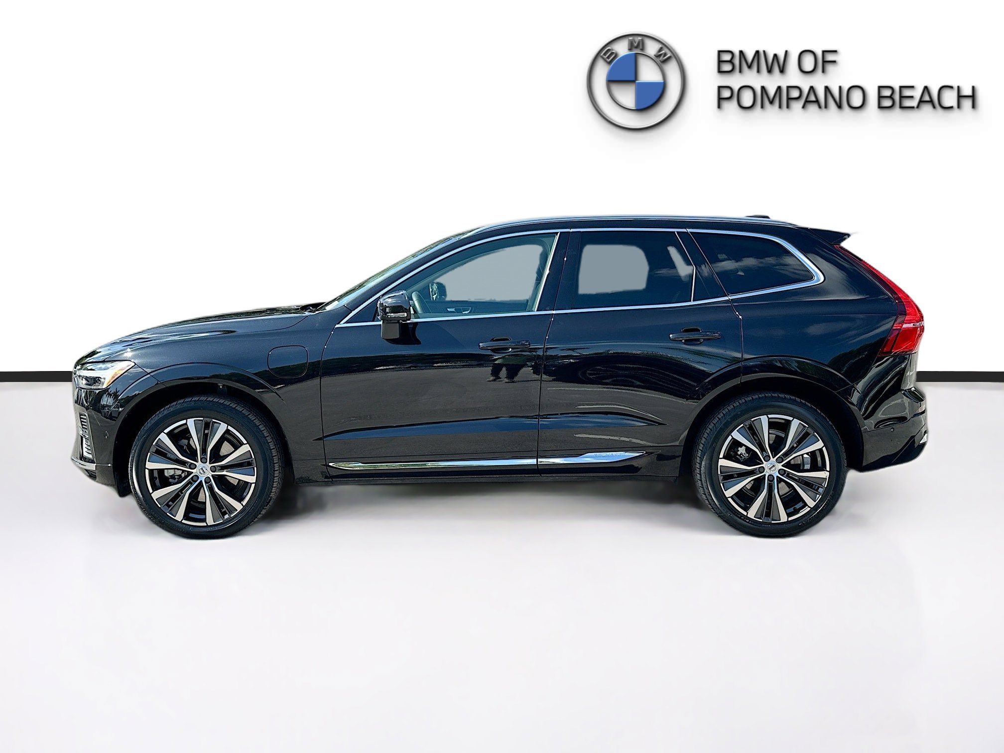2022 Volvo XC60 Recharge Hybrid Inscription Expression photo 2