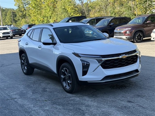 2025 Chevrolet Trax LT photo 3
