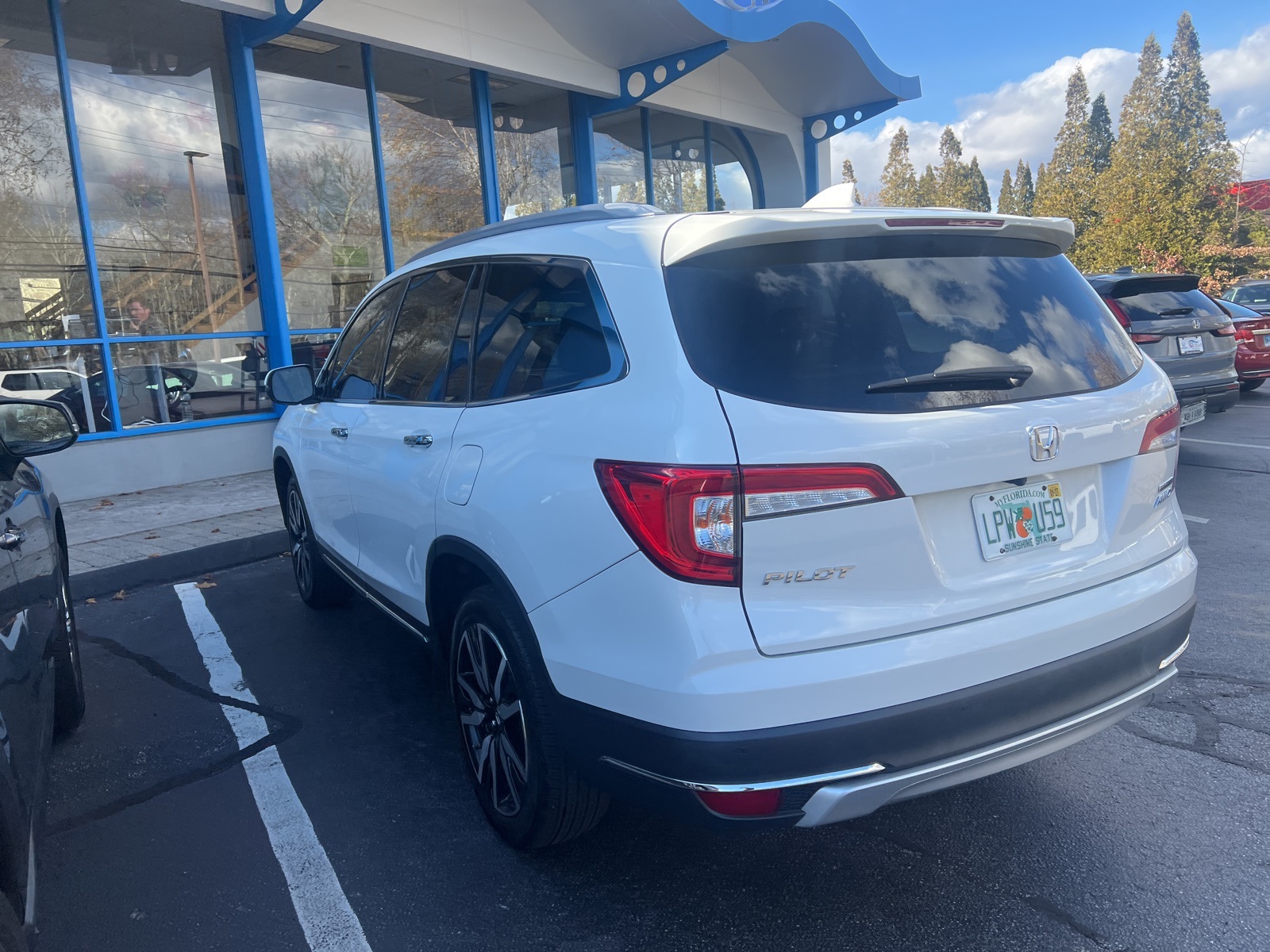 2021 Honda Pilot Touring photo 3