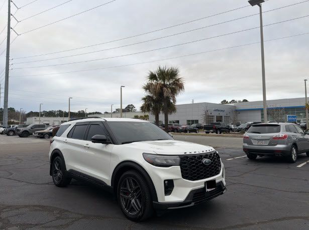 2025 Ford Explorer ST's photo