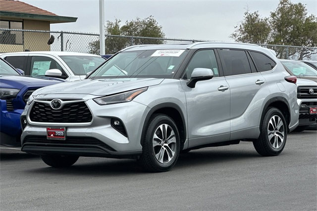2024 Toyota Highlander XLE photo 7