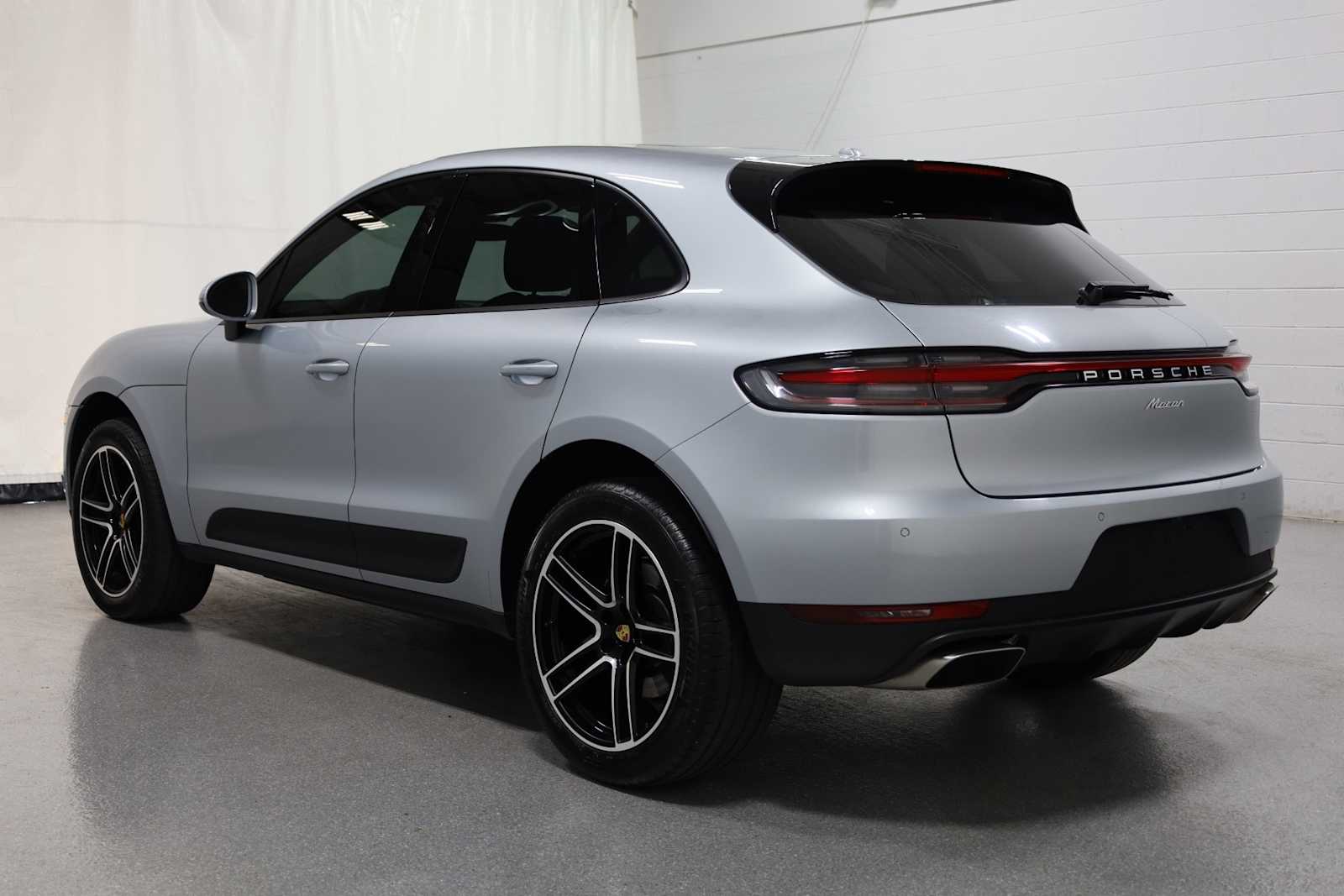 2021 Porsche Macan Base photo 3