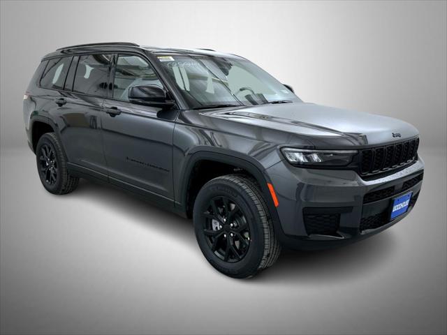2025 Jeep Grand Cherokee Altitude photo 3