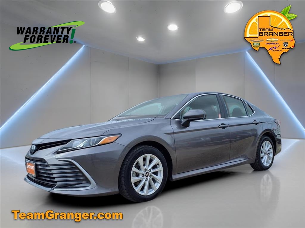 2023 Toyota Camry LE photo 3