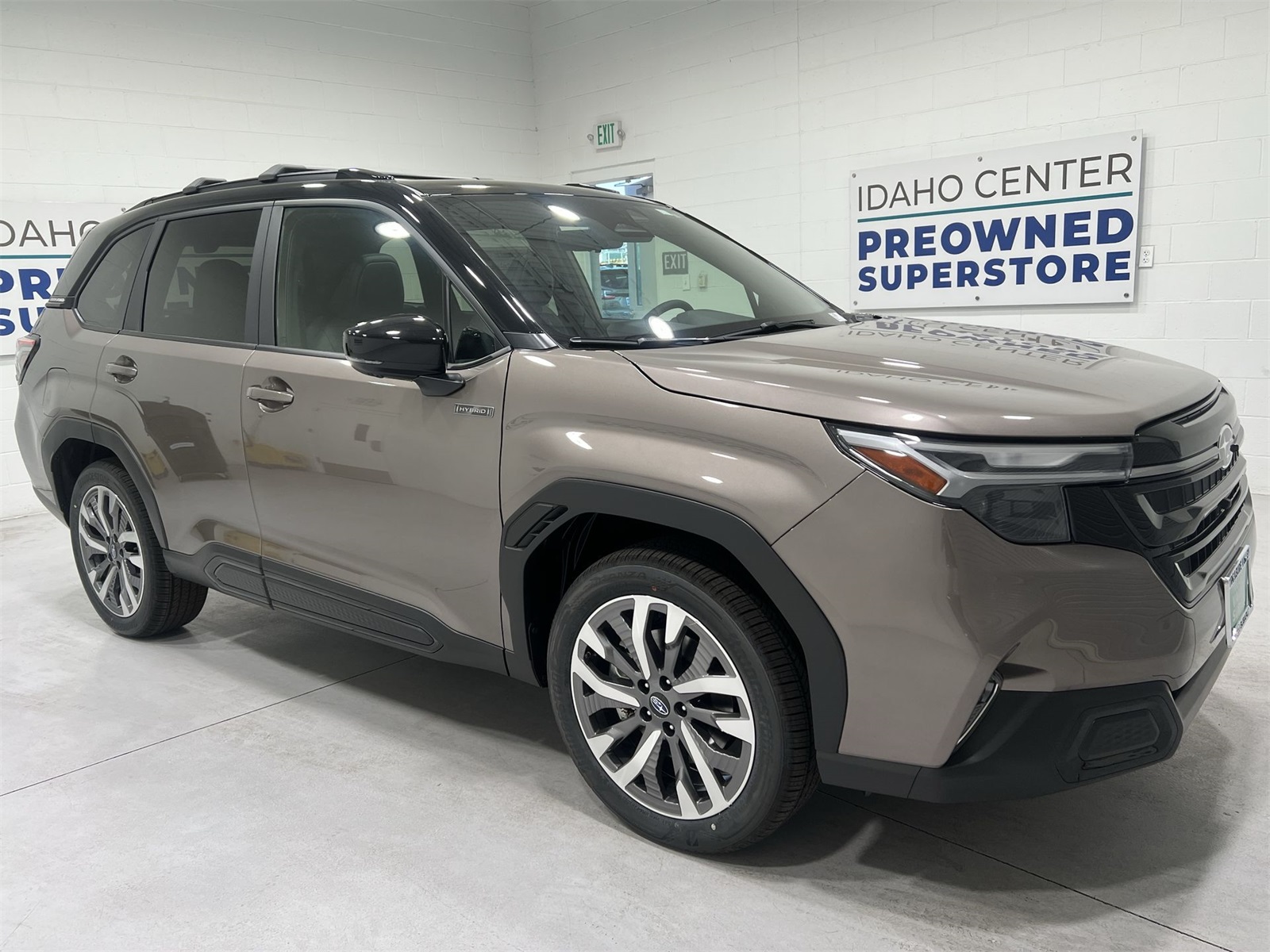 2025 Subaru Forester Touring photo 2