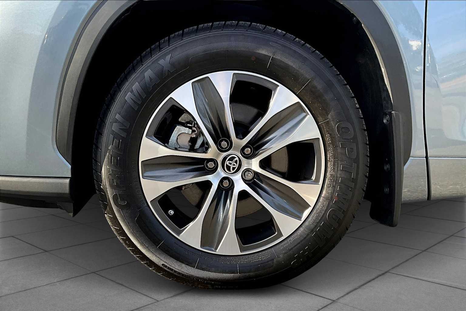 2022 Toyota Highlander XLE photo 10