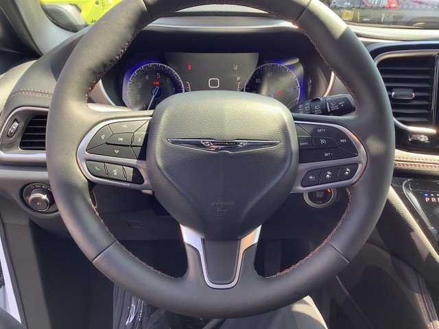 2024 Chrysler Pacifica Pinnacle photo 10