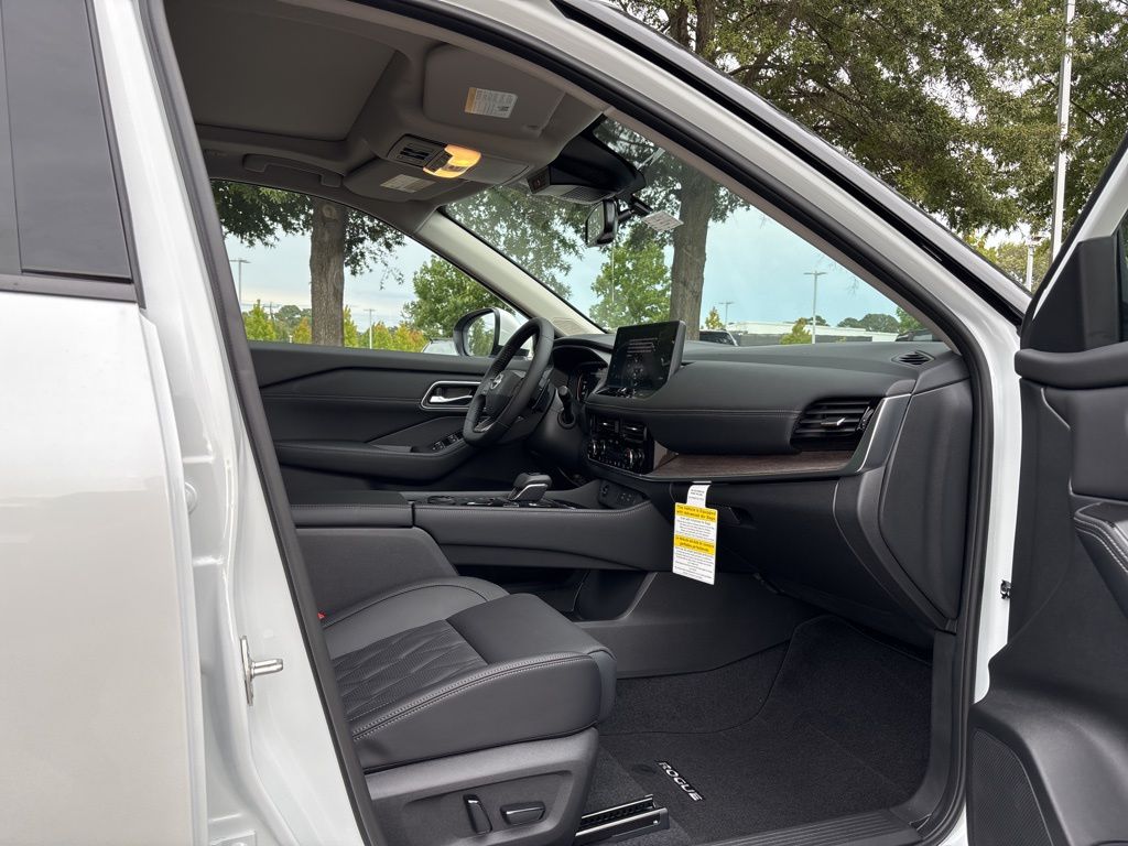2026 Nissan Rogue Platinum photo 10