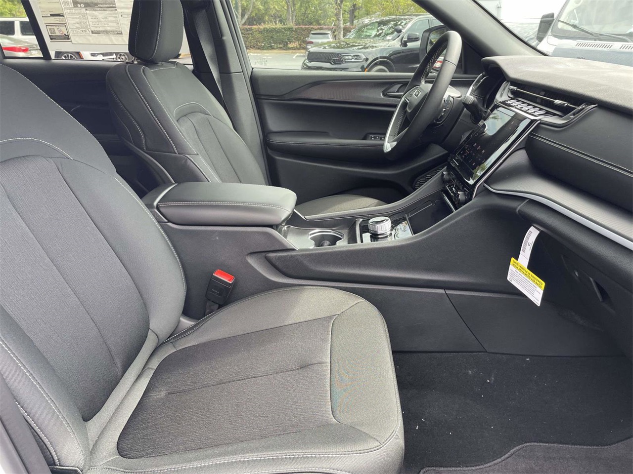 2025 Jeep Grand Cherokee Laredo X photo 28