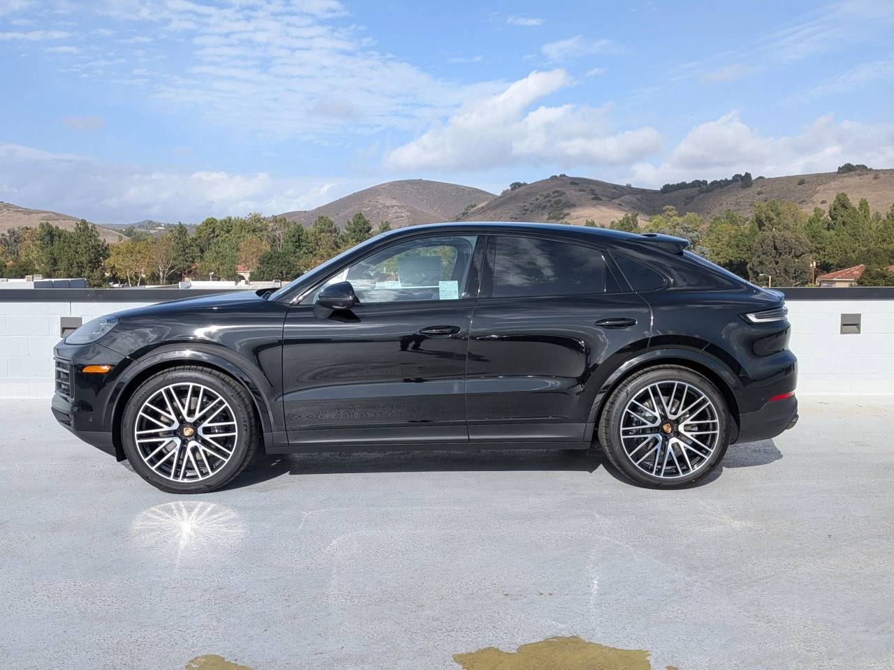 2026 Porsche Cayenne Coupe photo 2