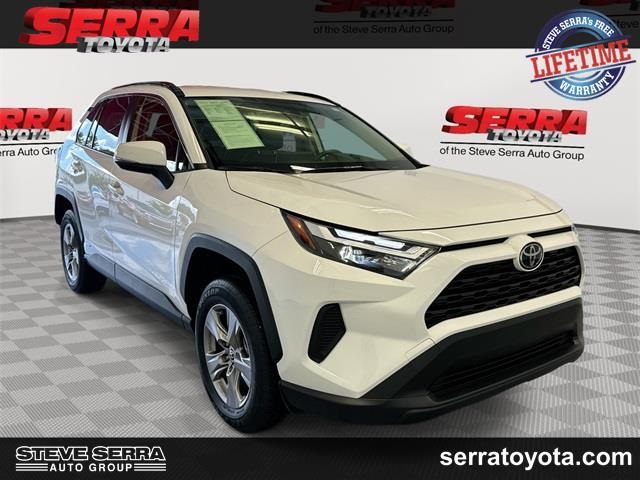 2025 Toyota RAV4 XLE's photo