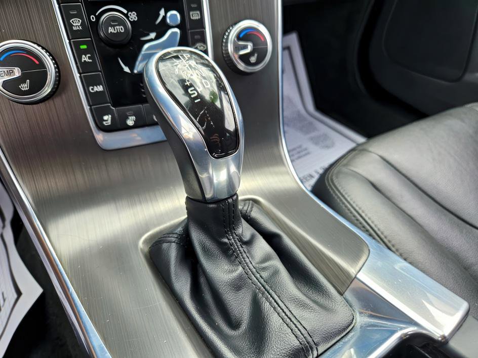 2015 Volvo V60 T5 Drive-E Platinum photo 19