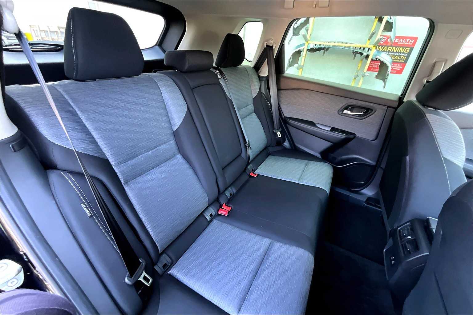 2023 Nissan Rogue SV photo 19