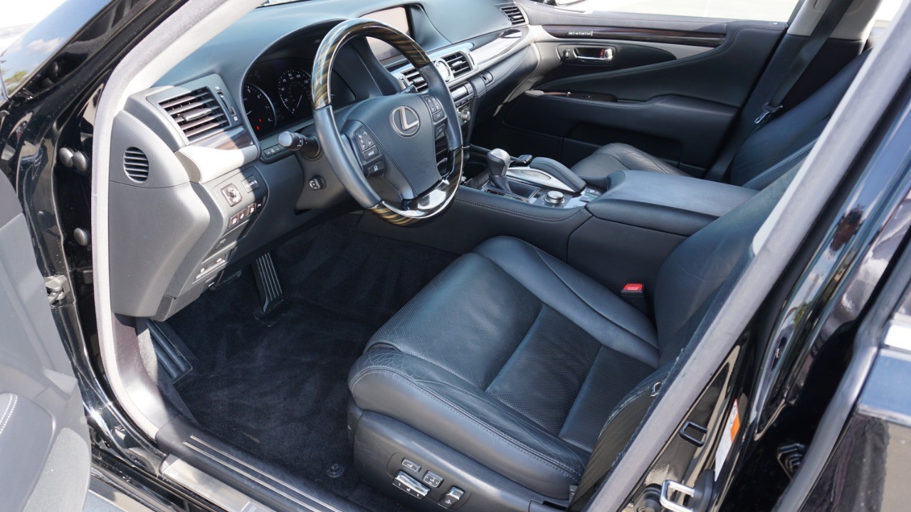 2017 Lexus LS 460 photo 11