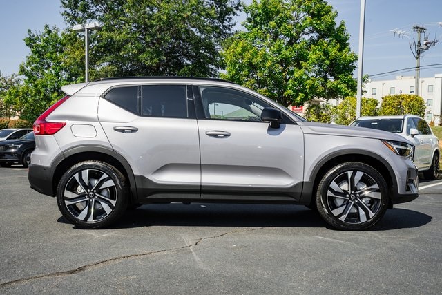 2026 Volvo XC40 Plus photo 3